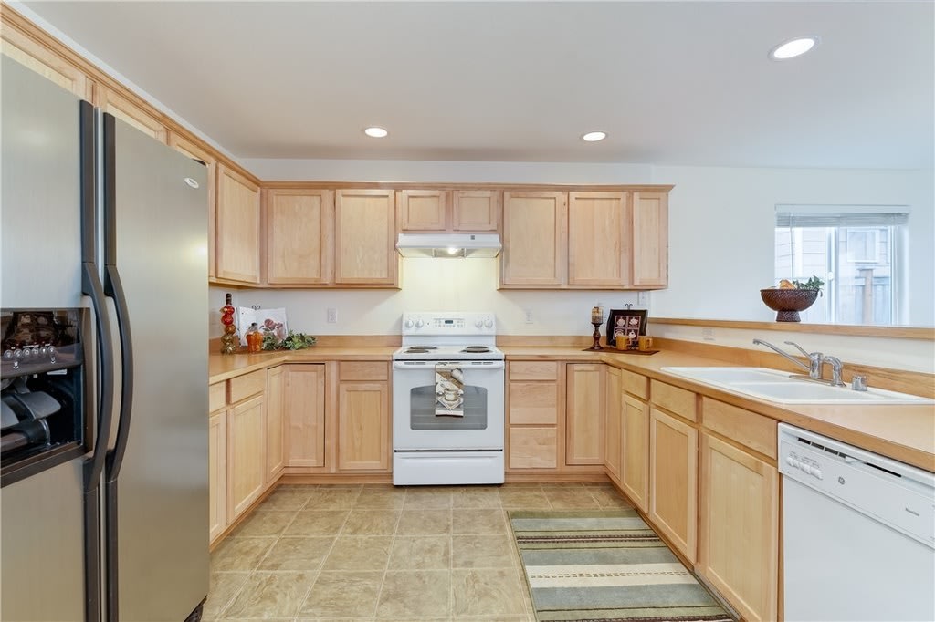 Beautiful 3 Bd. 2.5 Ba. Two Story Home w/attached Garage – photo 4