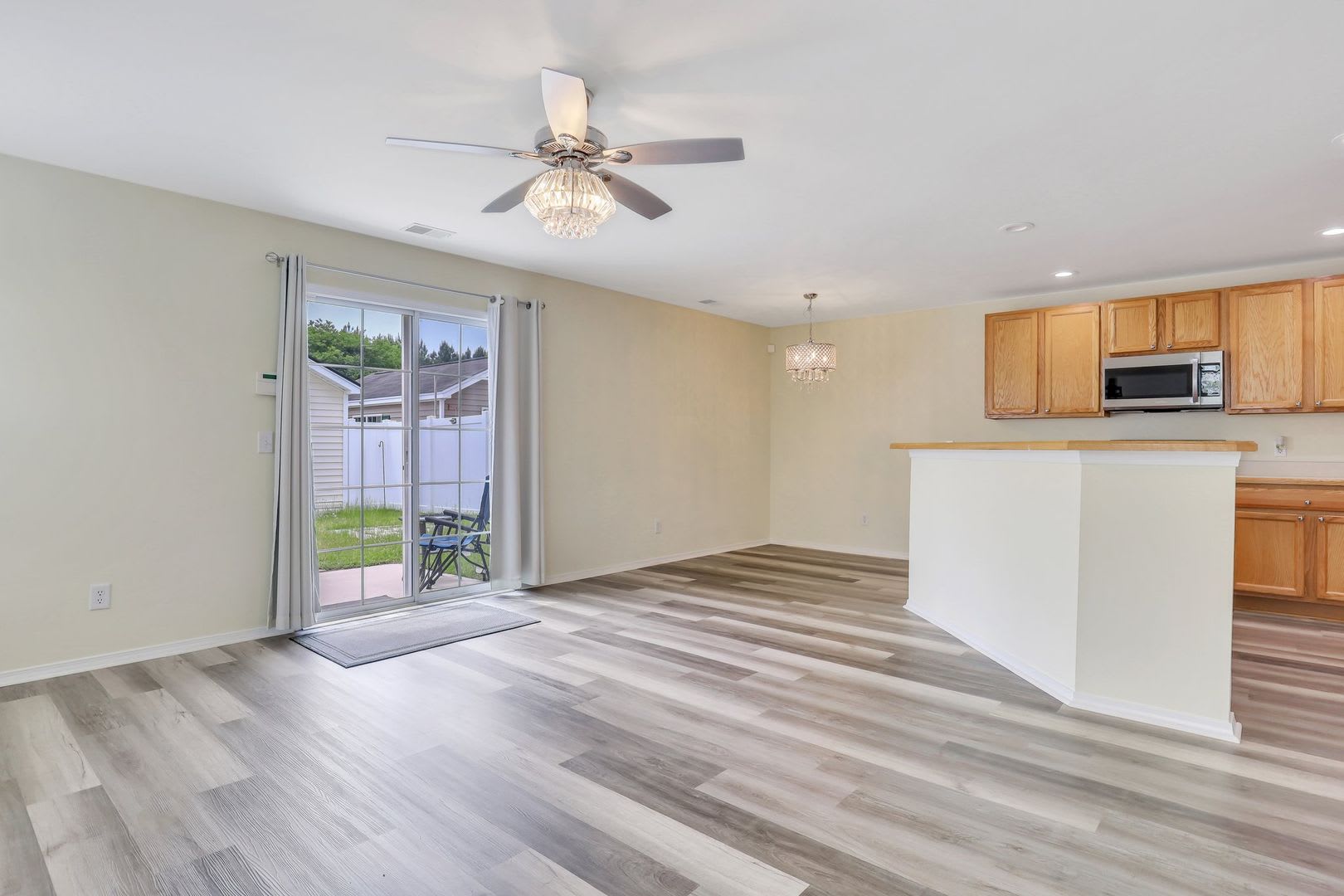 End Unit Townhome For Lease in Godley Park – photo 5