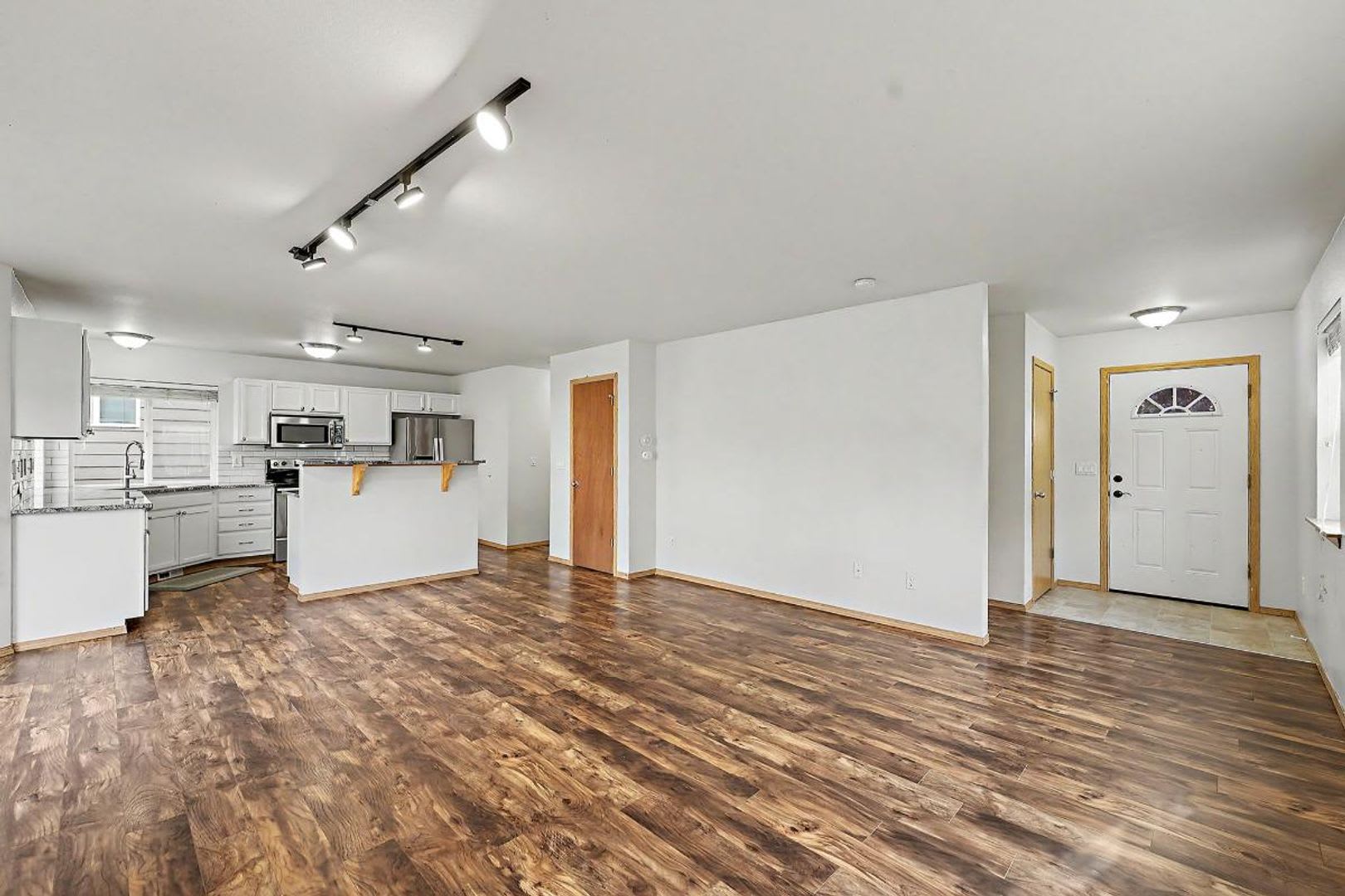 Spacious Yelm Home with A/C, Fully Fenced Backyard & 2-Car Garage! – photo 5