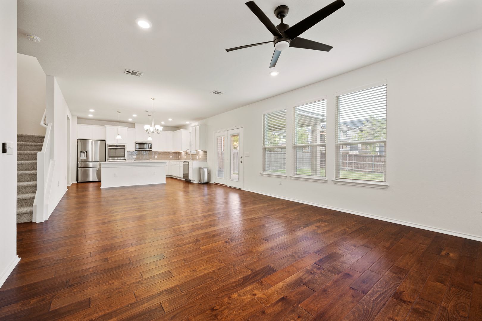 Beautiful 3BR Home with Open Floor Plan, Covered Patio & Private Fenced Yard in South Austin – photo 3