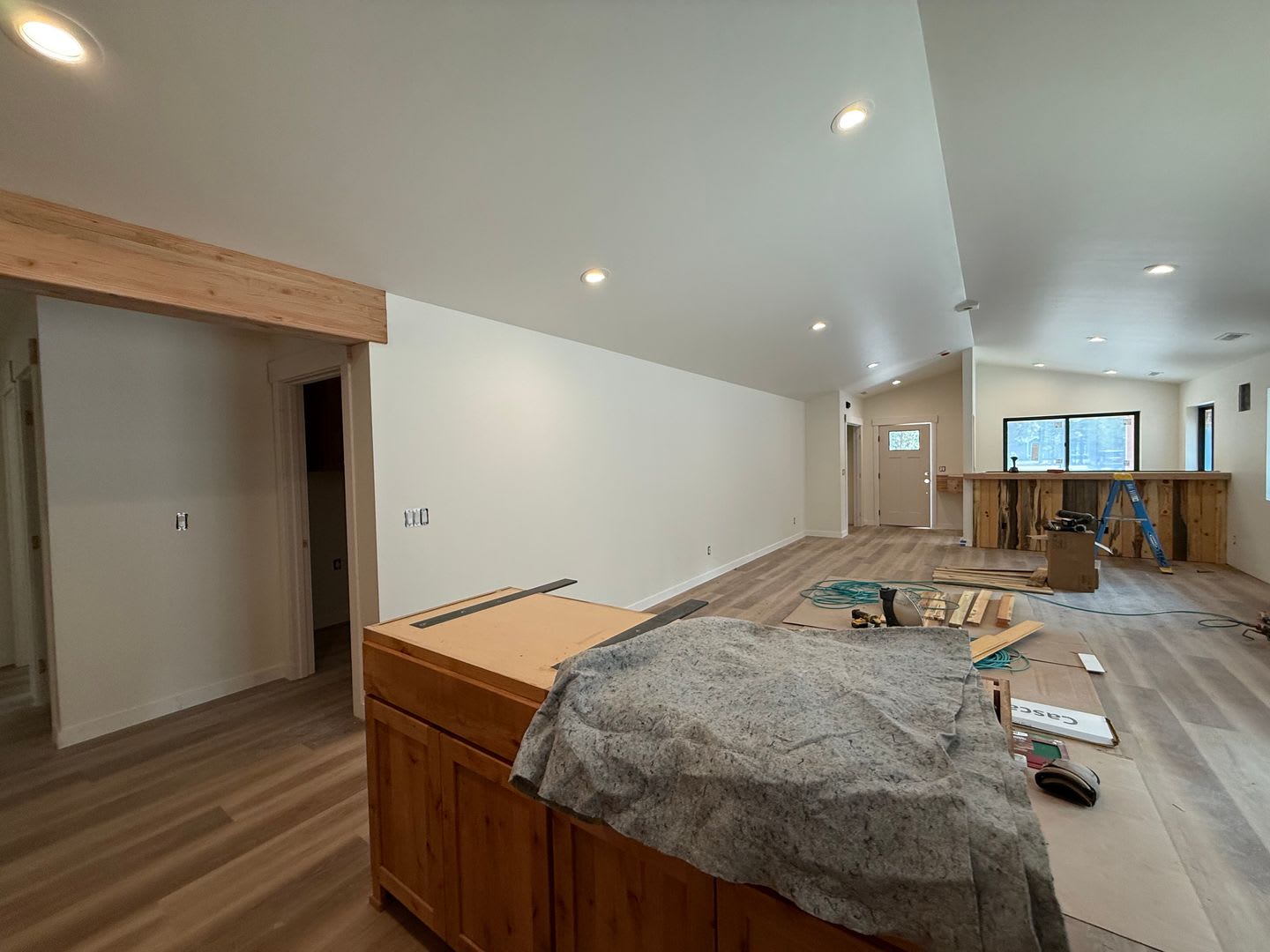 Custom Home on 1.6 Acres – photo 4