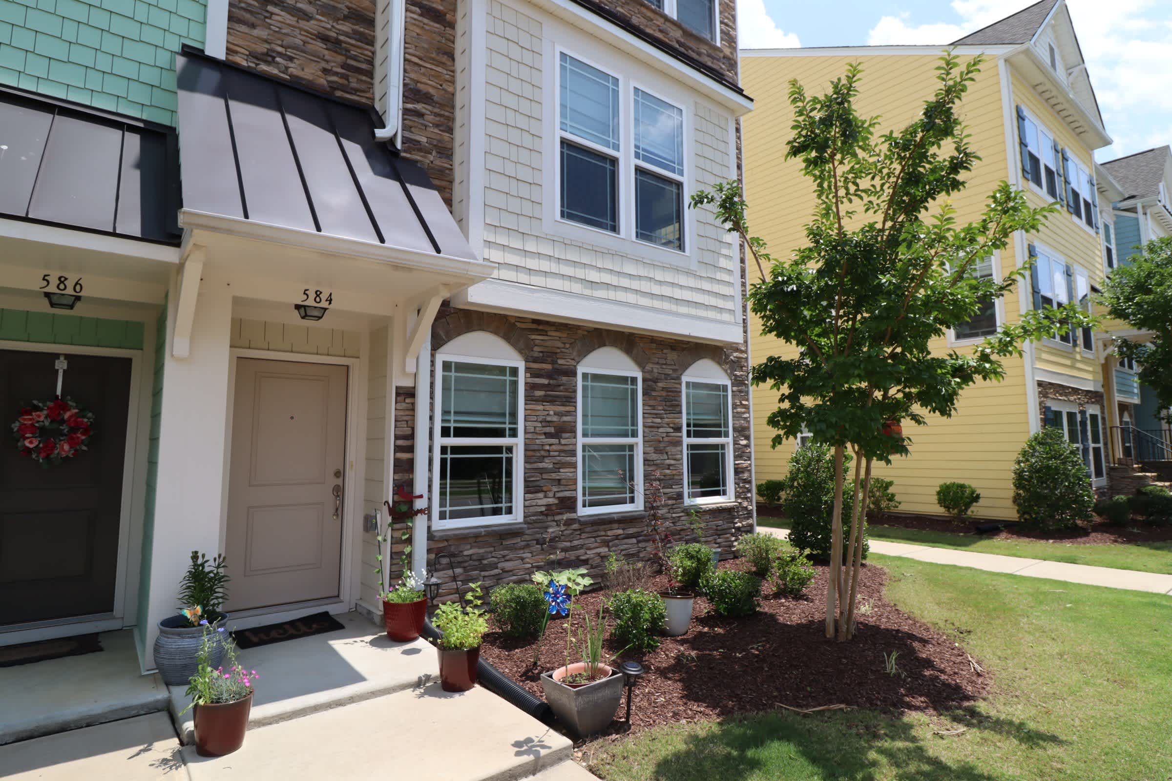584 Grand Central Sta – photo 2