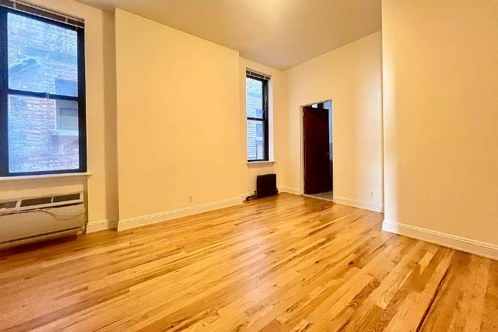 128 E 24th St – photo 3