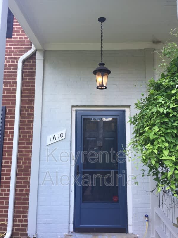 1610 Kenwood Ave – photo 2