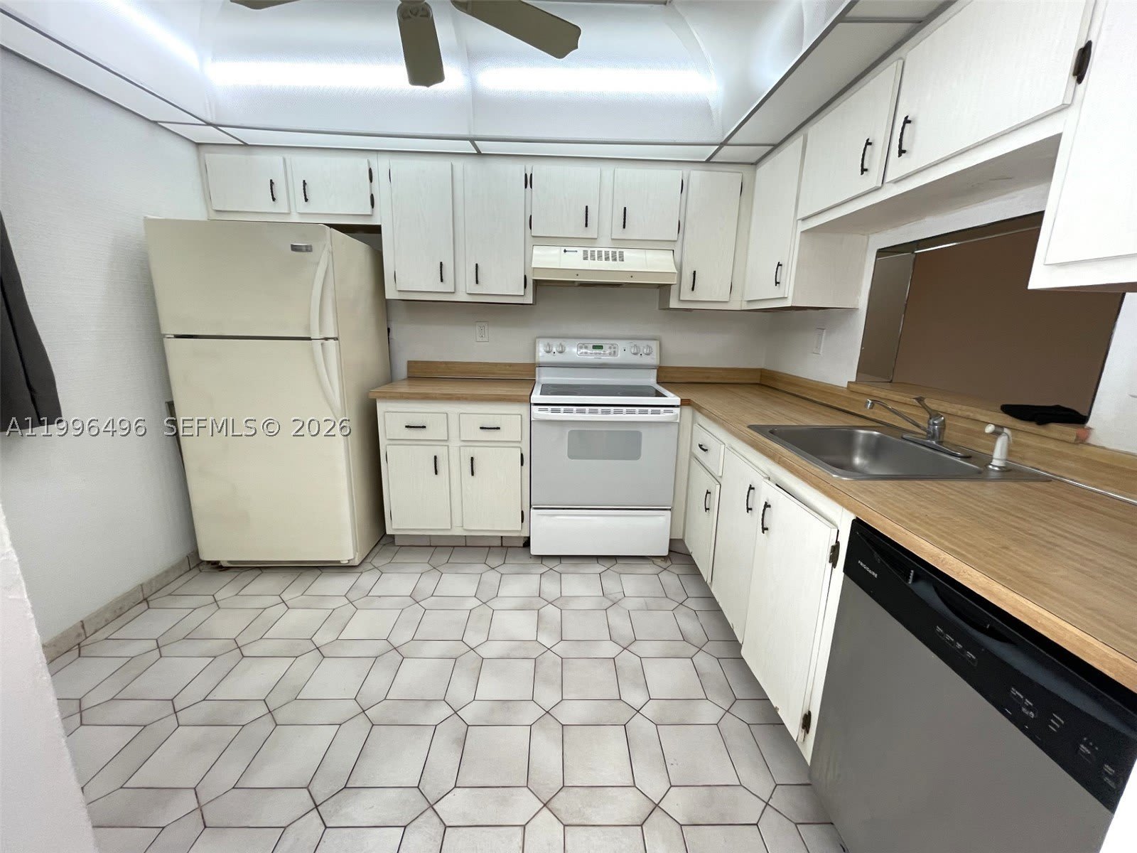1810 SW 81st Ave – photo 4
