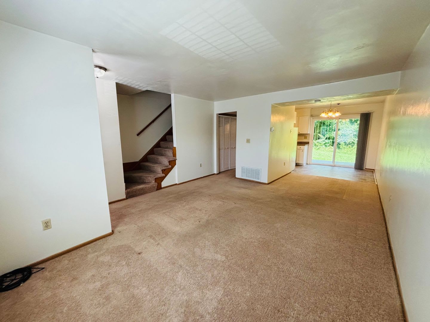 2 Bedroom, 1.5 Bath Townhouse – photo 5