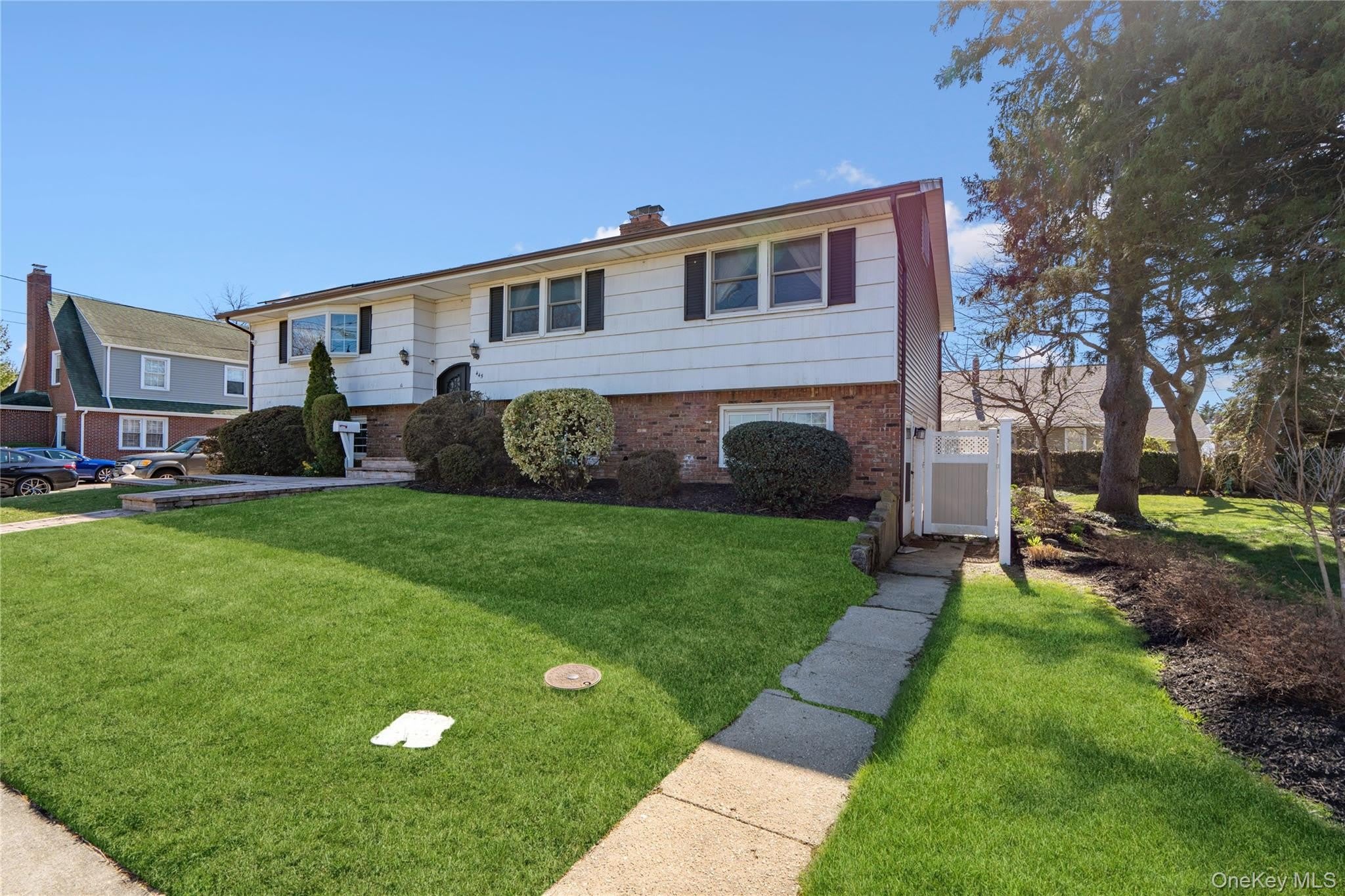445 S Wellwood Avenue – photo 1