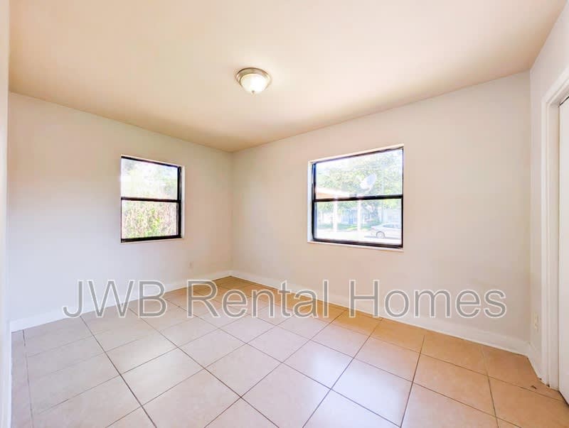 3232 Dellwood Ave – photo 5