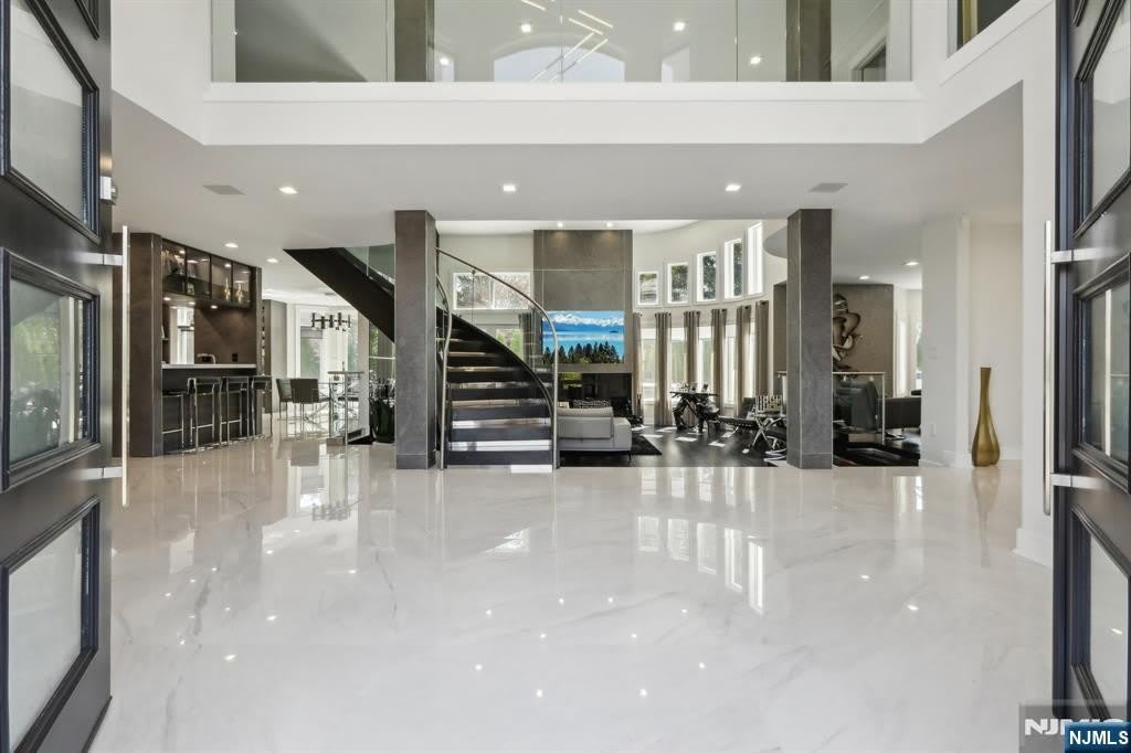 63 Roberts Road – photo 2