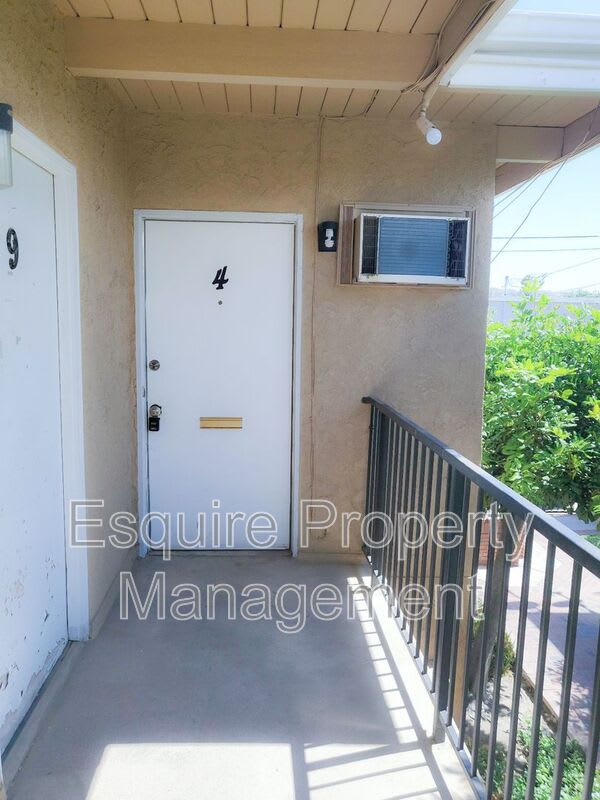 990 Ashland Ave – photo 2