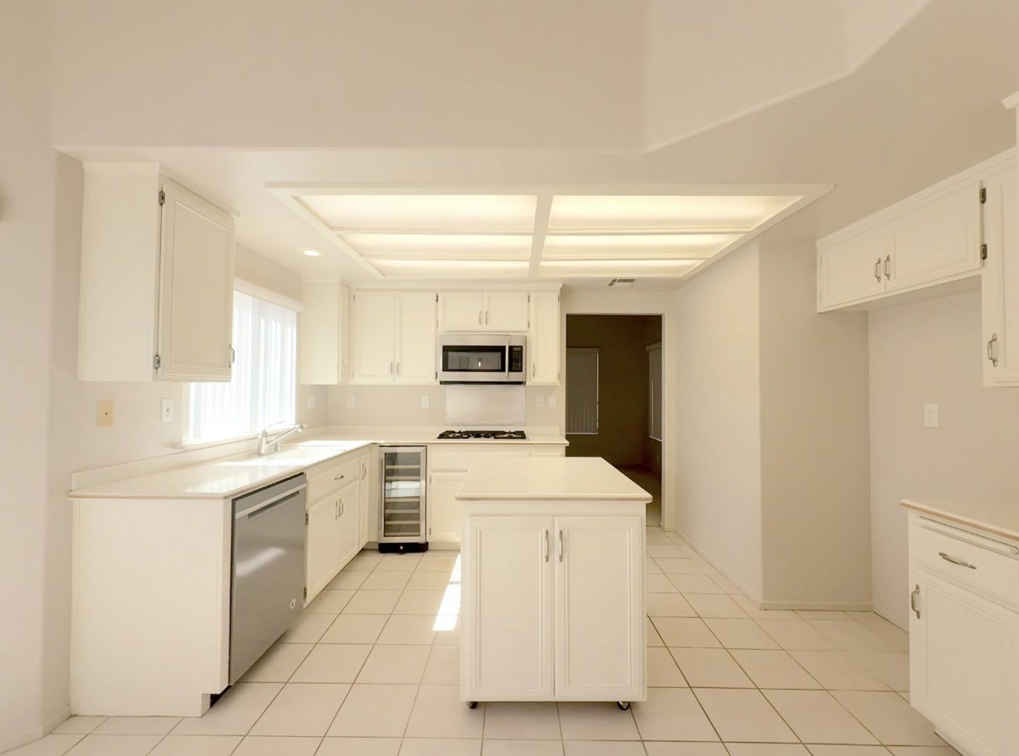 Available Now Lovely 3 Bedroom 2 Bathroom Home In Laguna De La Paz Move In Special 50 Off One Months Rent – photo 4