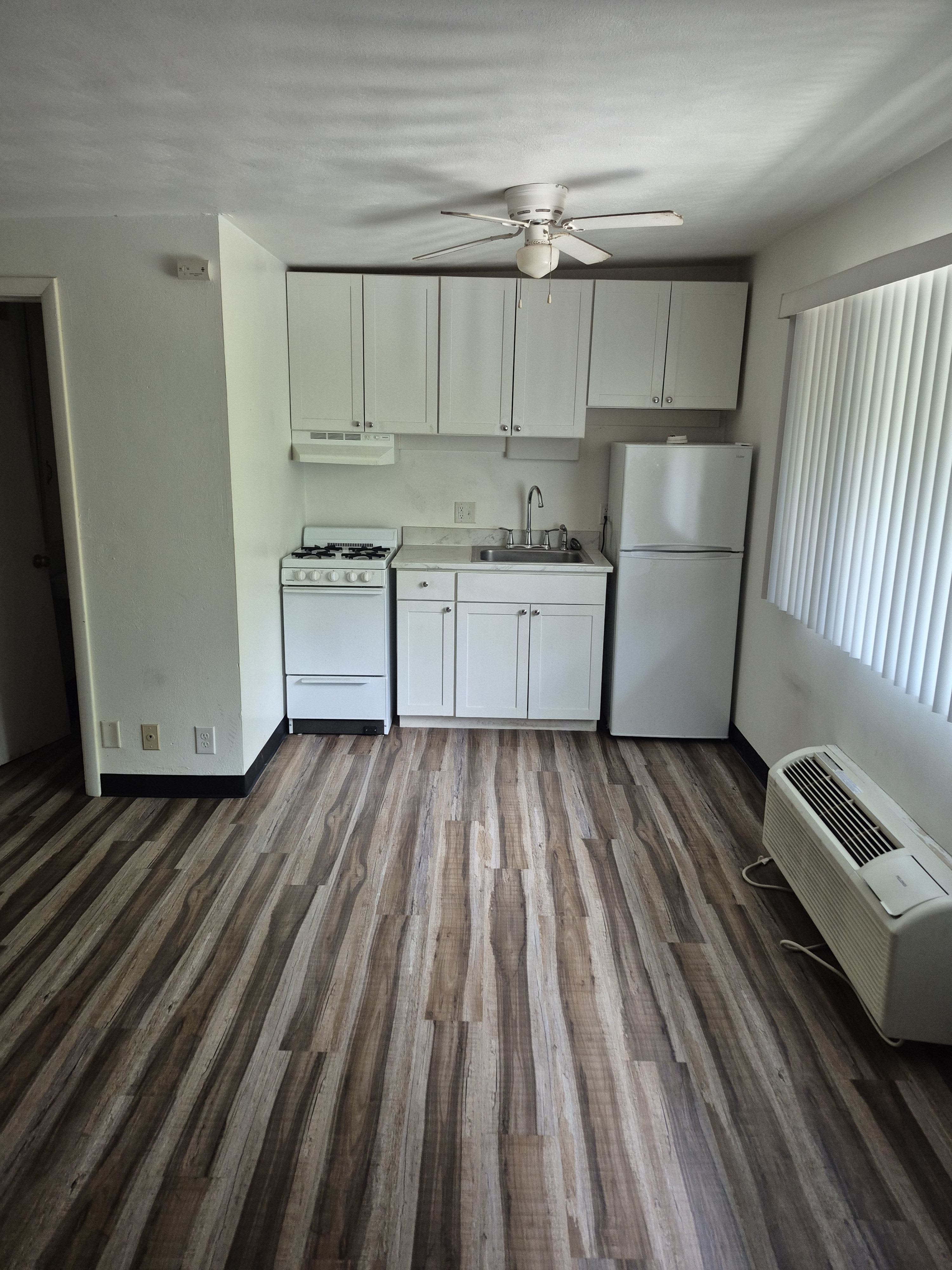 444 Angella St – photo 2