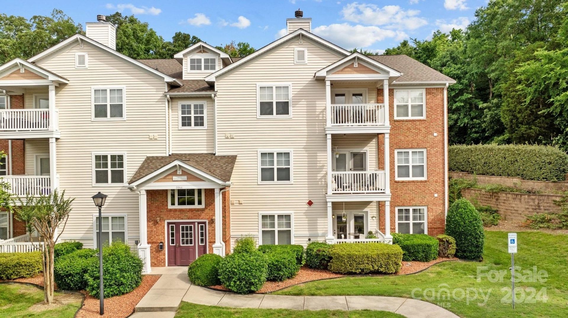 Room in 3 Bedroom Home at Hyde Glen Ct – photo 2