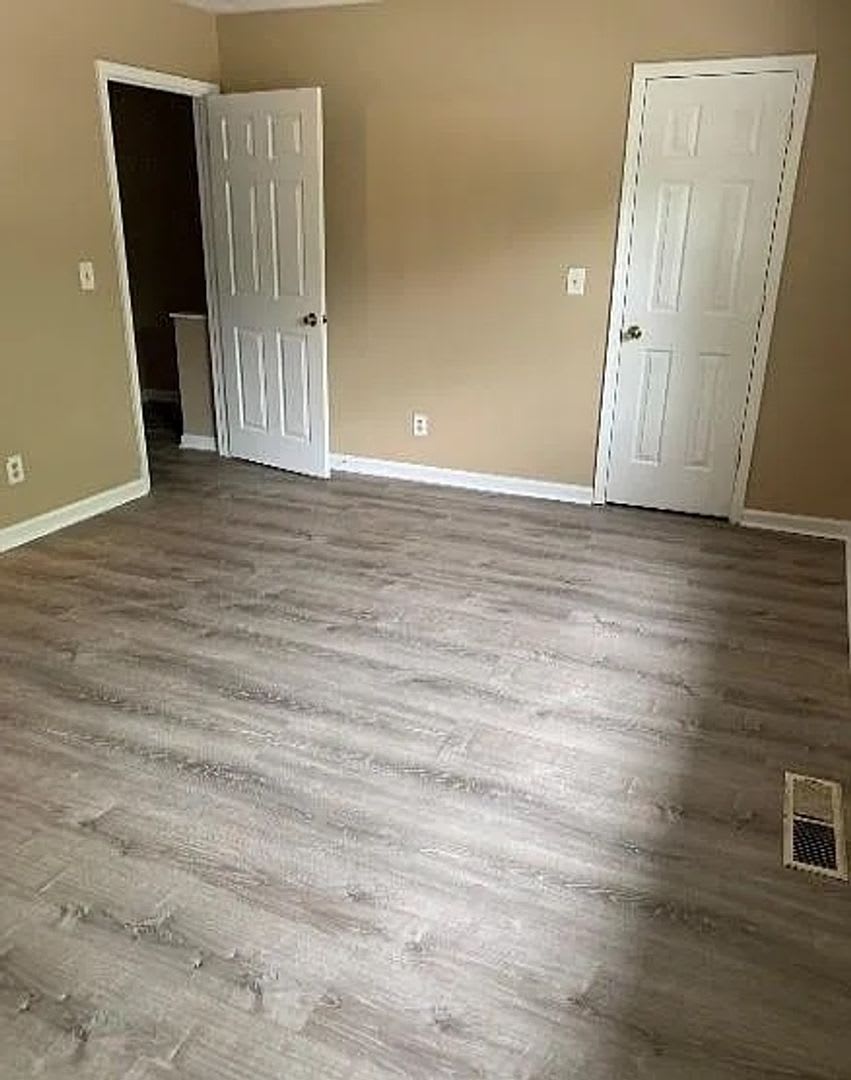 Room In 2 Bedroom Home At Patterson Cir – photo 1