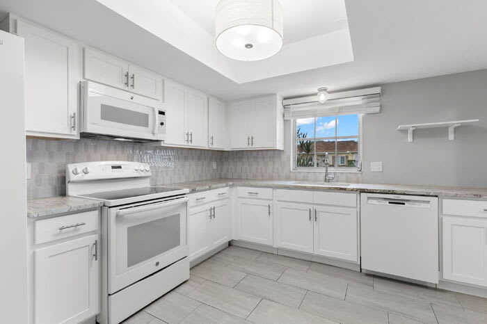 1657 South Lake Avenue – photo 5