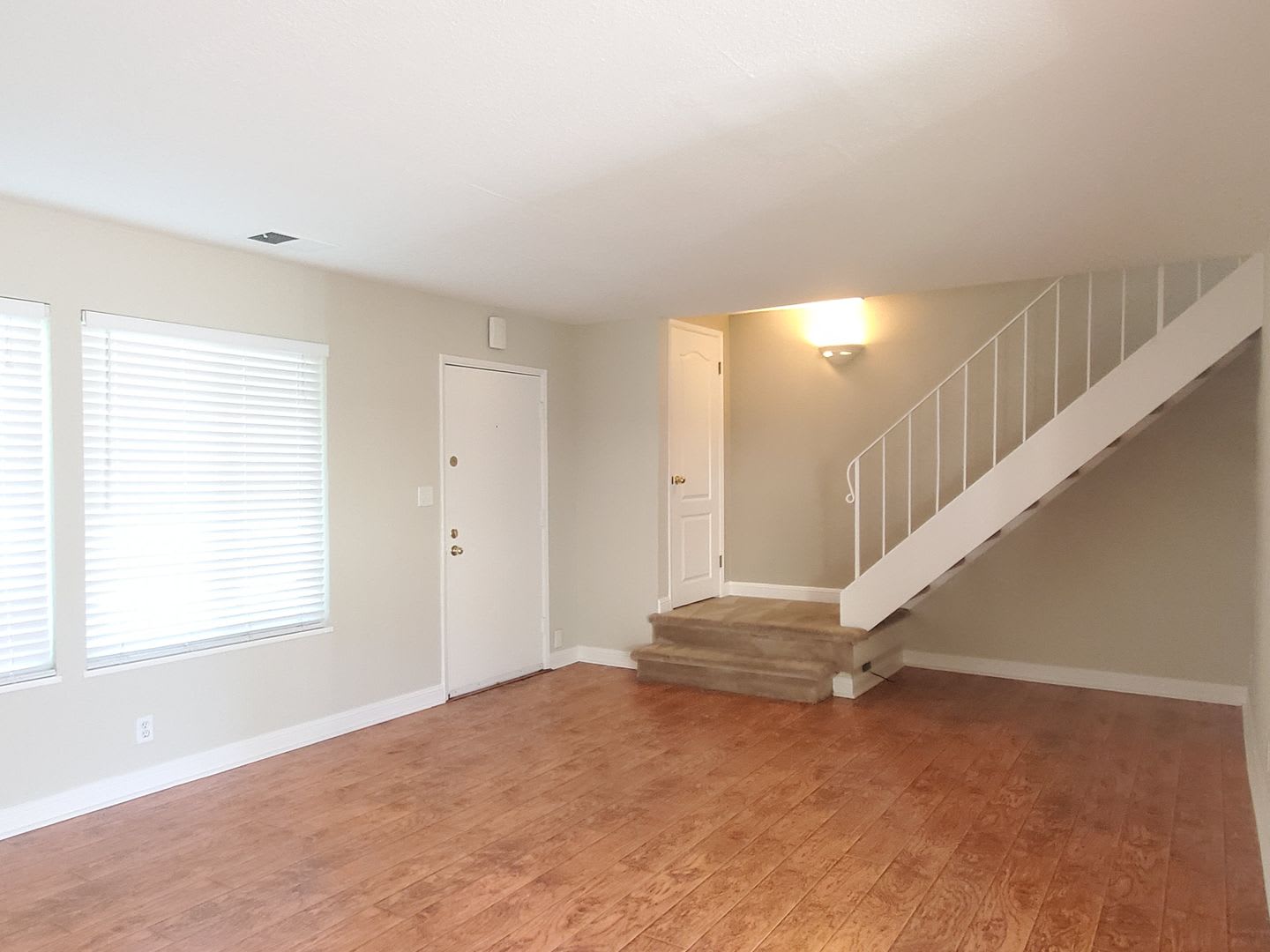 Spacious 2-Story Townhome, A/C, Remodeled Bathrooms, Fresh Paint, Patio, 2C Parking, Great Location! – photo 4