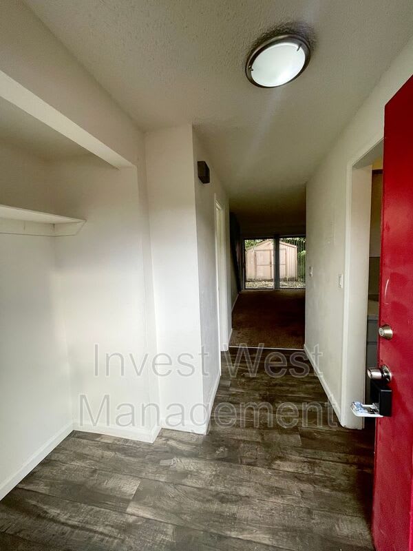 1960 33 Avenue – photo 3