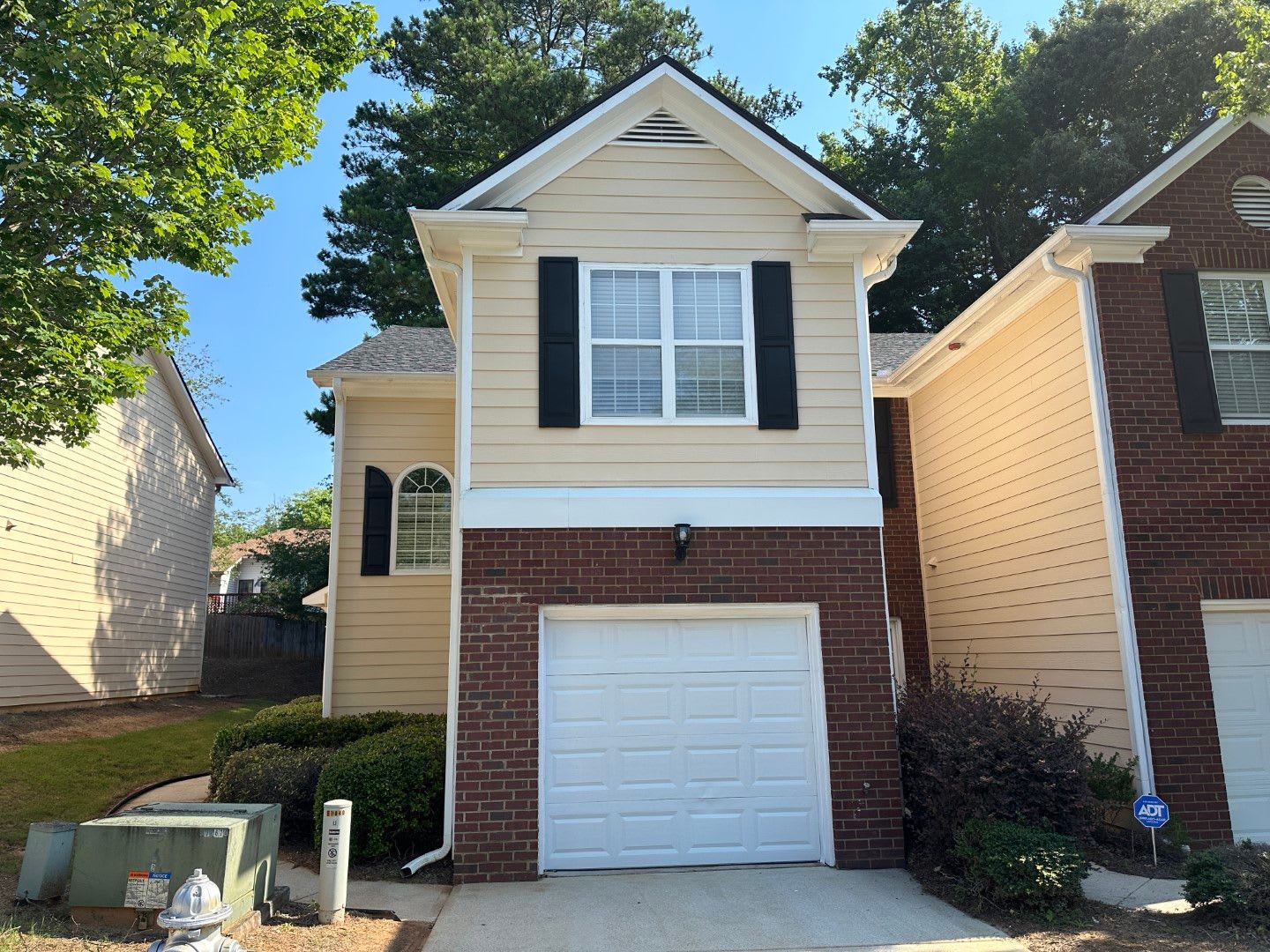 Great Location Like New Everything Stainless Appliances 1 Car Garage Hardwoods And Tile Flooring Must See – photo 2