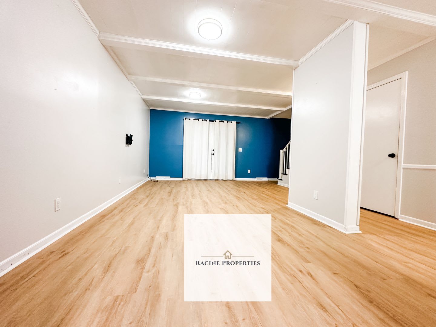 Spacious Townhouse In Desirable Greenville Location – photo 2