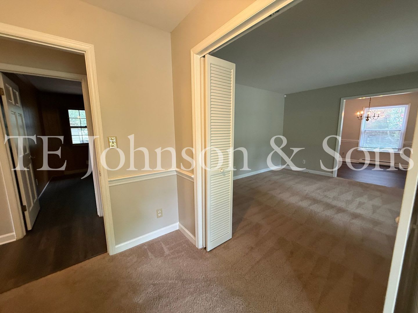 Spacious One Level Home with Den, Granite Kitchen Island, and 2 Car Carport – photo 4