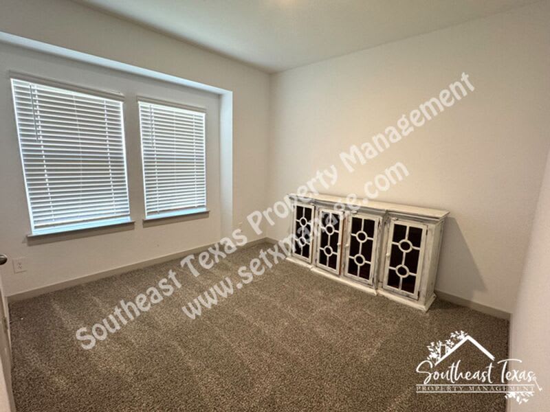 111 Lakeway Circle – photo 5