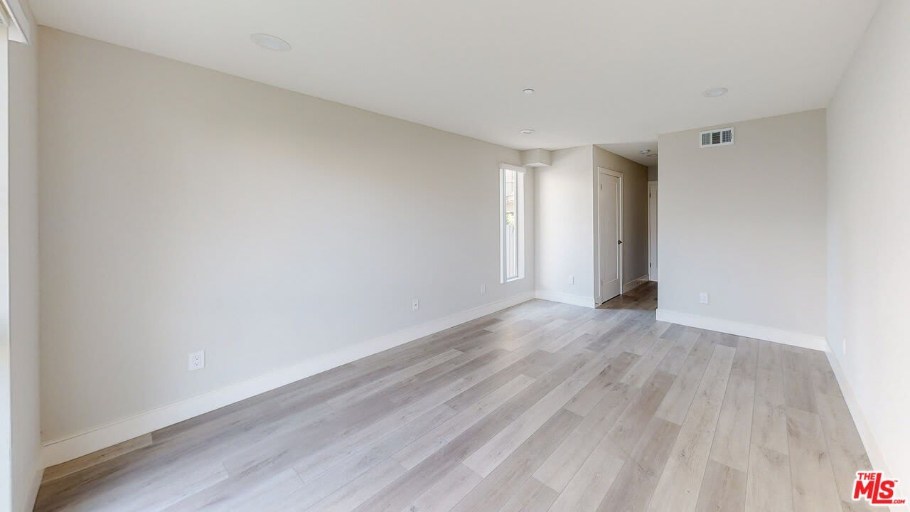 953 N Mariposa Ave – photo 5