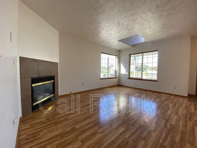 921 S Shelley Lake Ln – photo 2