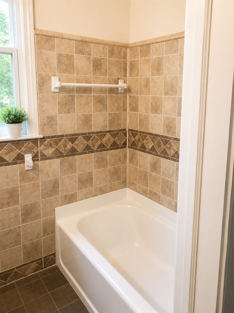 Upgraded Westside Bungalow Section 8 Accepted – photo 4