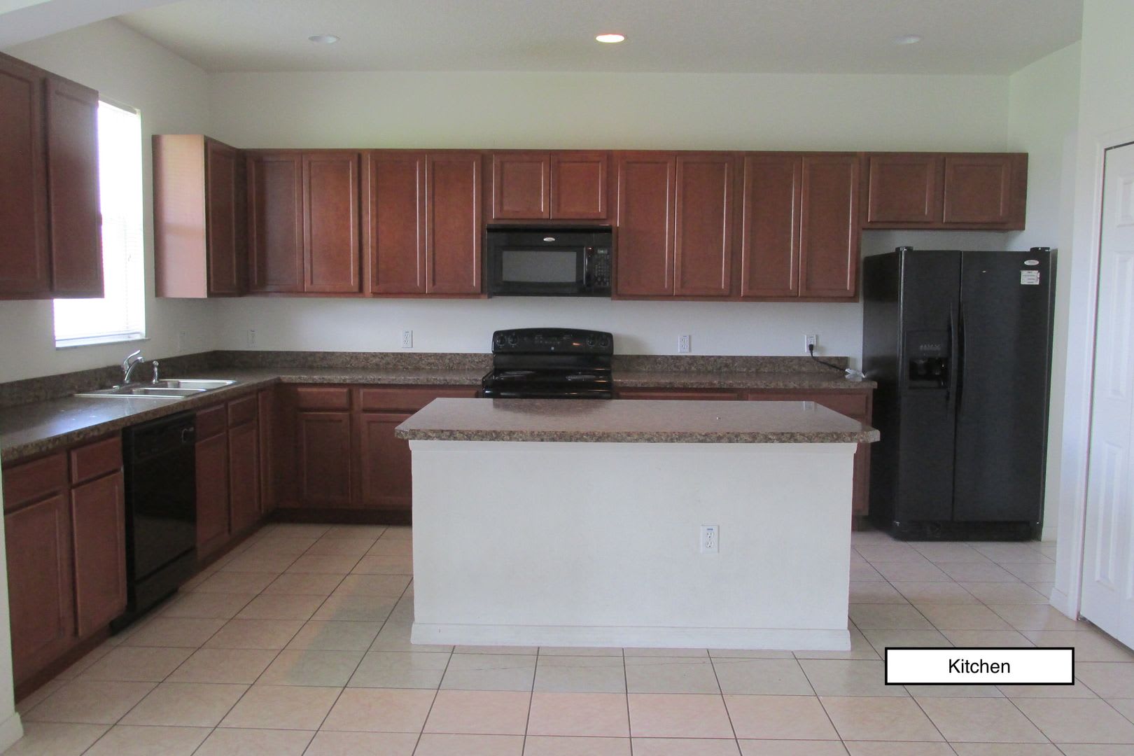 3 bedrooms 2 bath home for rent at 3838 Golden Knot Drive, Kissimmee, fl. 34746. – photo 2