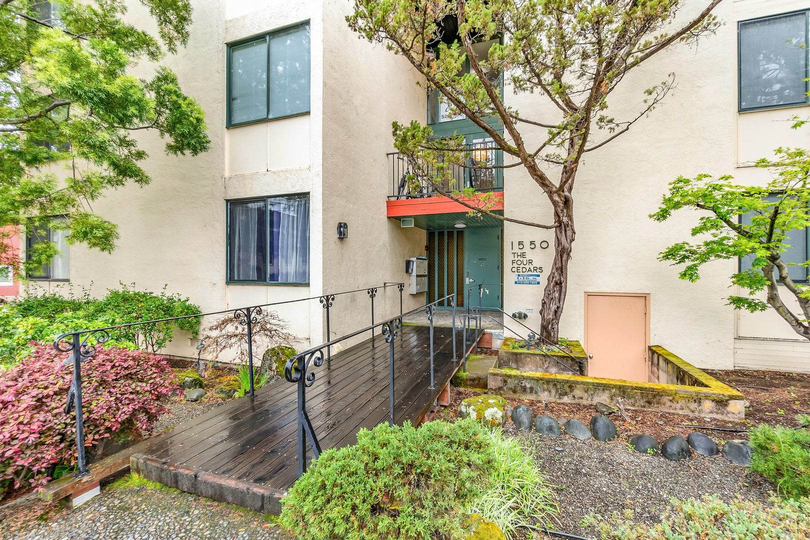 This large 3 bedroom 2 bath apartment is in the heart of Gourmet Ghetto~ SECURITY DEPOSIT REDUCED.. – photo 2