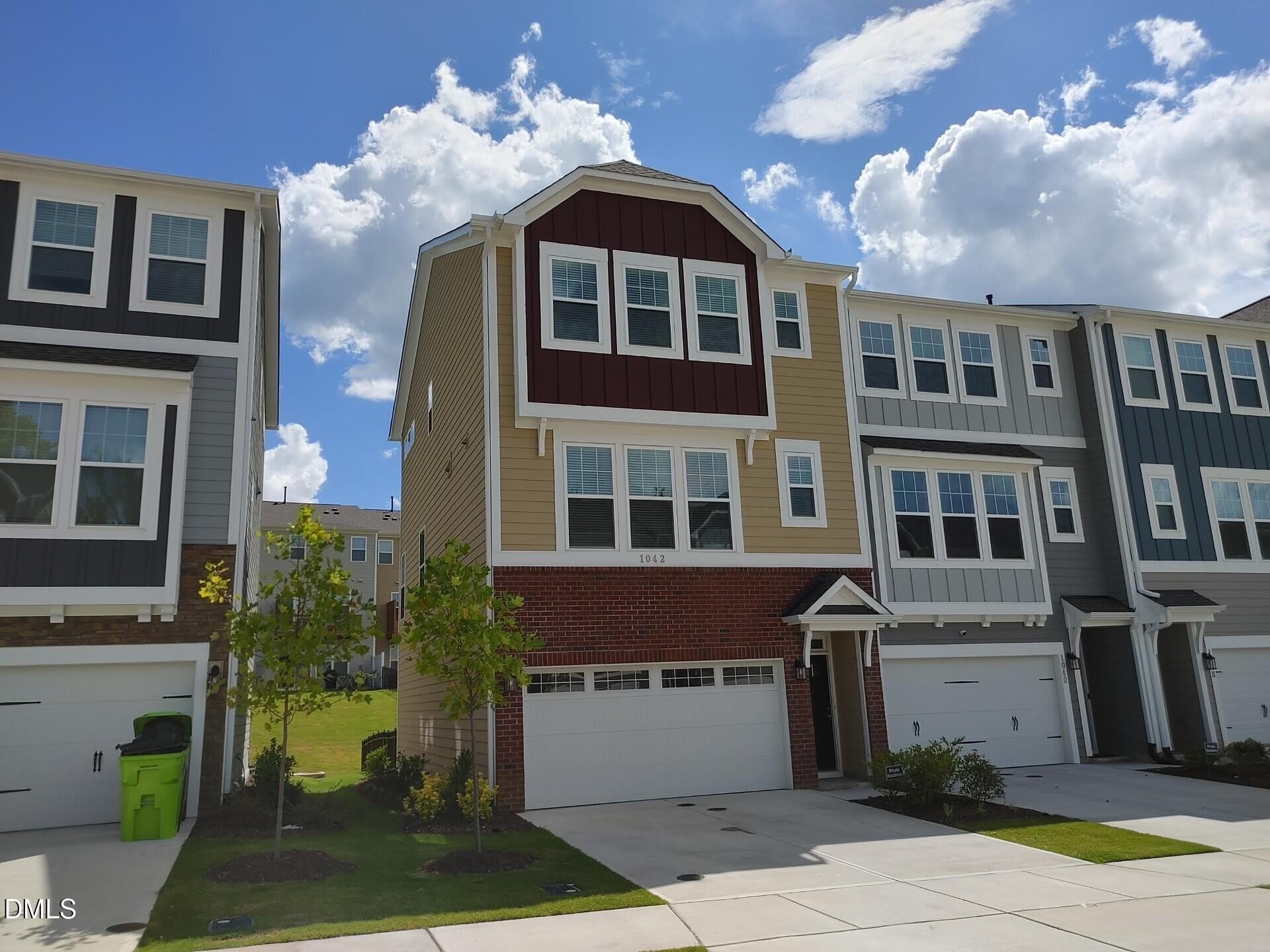 1042 Commack Drive – photo 2