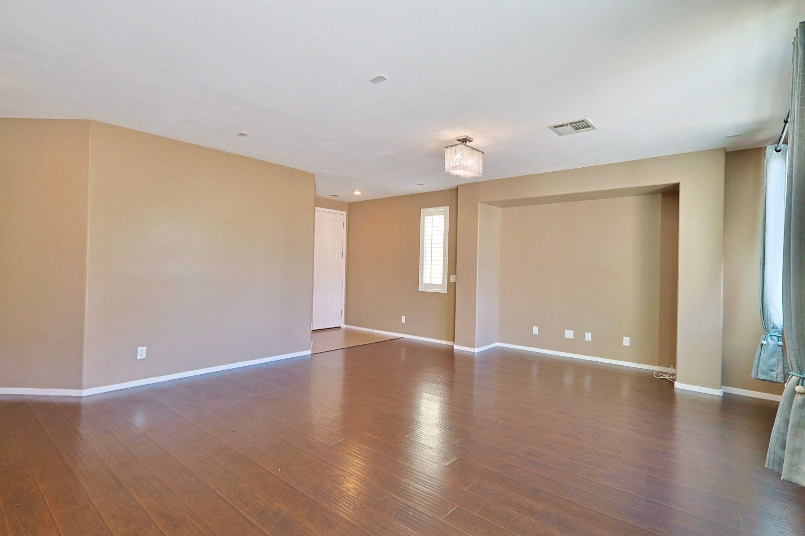 Beautiful 2-story Home in Providence! – photo 5