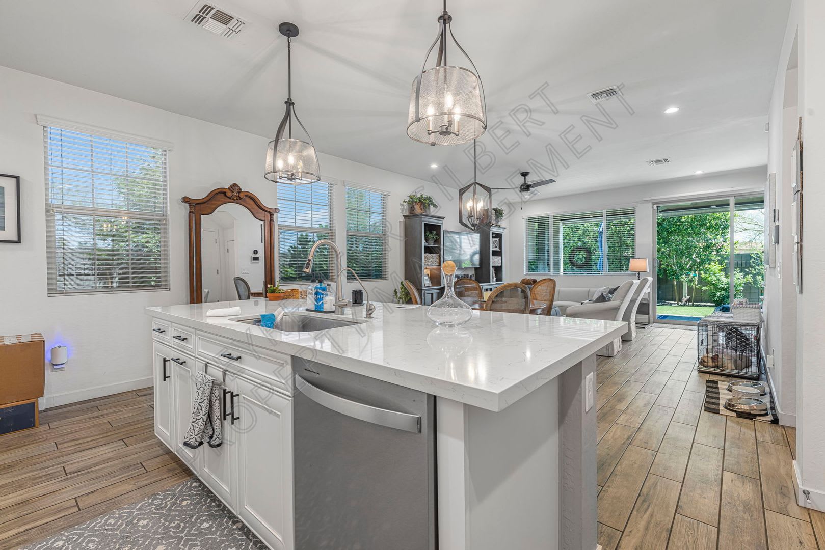 Modern 3 Bed Bonus Room 2 5 Bath Home In Desirable Chandler Boutique Neighborhood Spacious Layout Pet Friendly Corner Lot And Private Backyard – photo 5