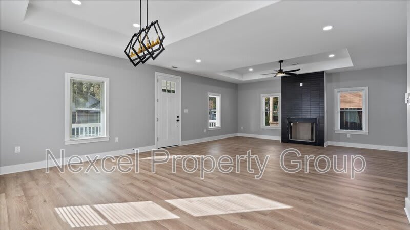 1068 Bruce Street – photo 5