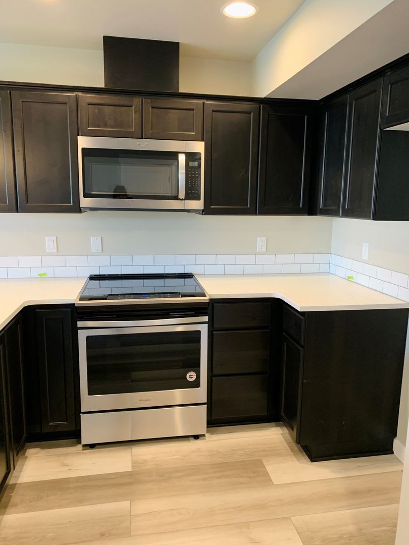 Whether you just want the extra room or need it for your family, our townhomes are calling!! – photo 4