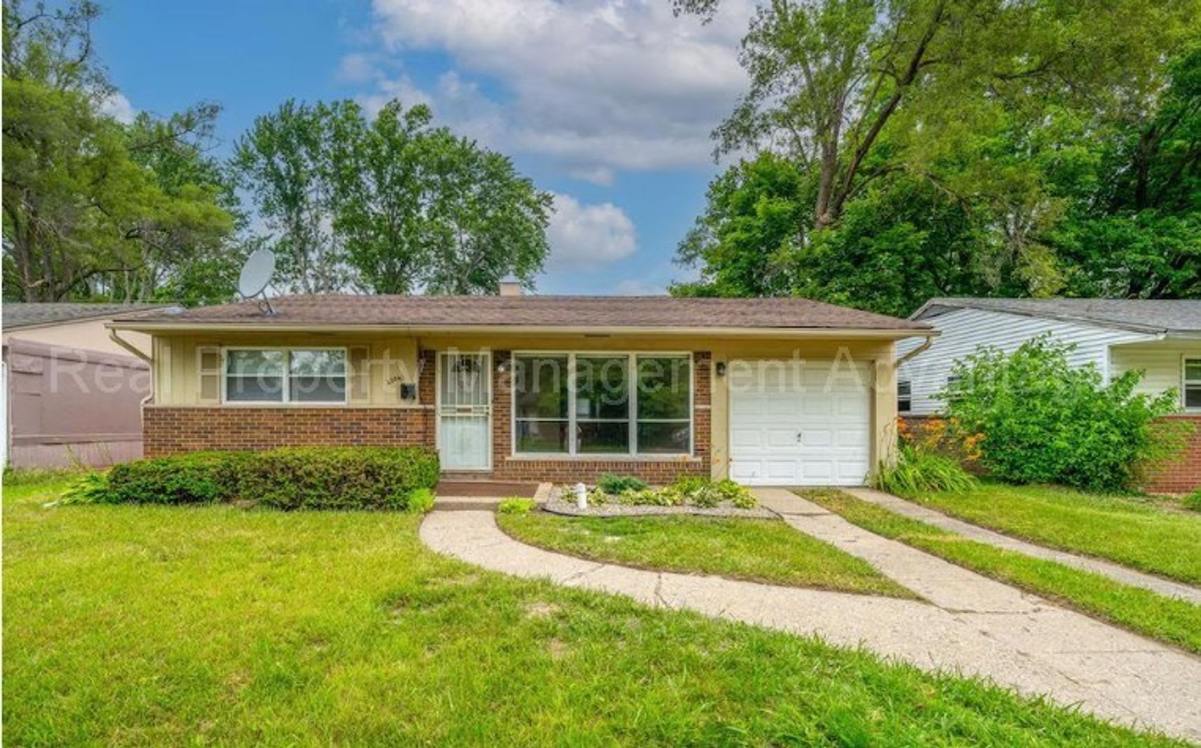 Updates Everywhere! 2/3 Bedrooms in Oak Park – photo 1