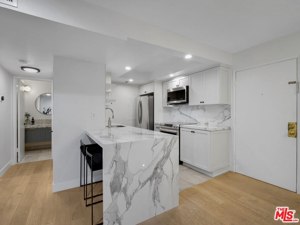 1134 Alta Loma Rd – photo 3