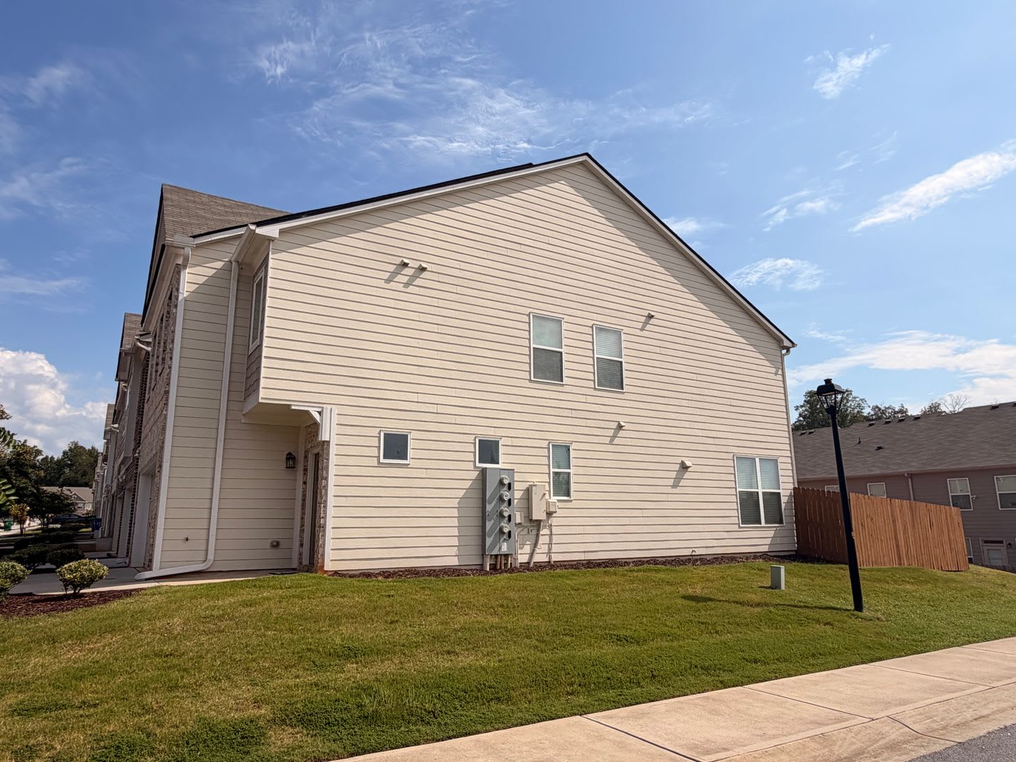 Elegant Lithonia 3 Bedroom 2.5 bath with Fenced backyard! – photo 4