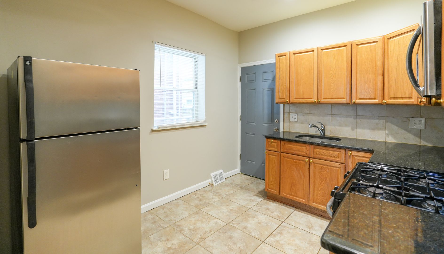 Newly renovated 3 bed 1.5 bath, central air – photo 5