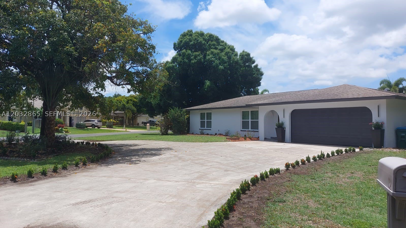320 SE 15 PL – photo 1