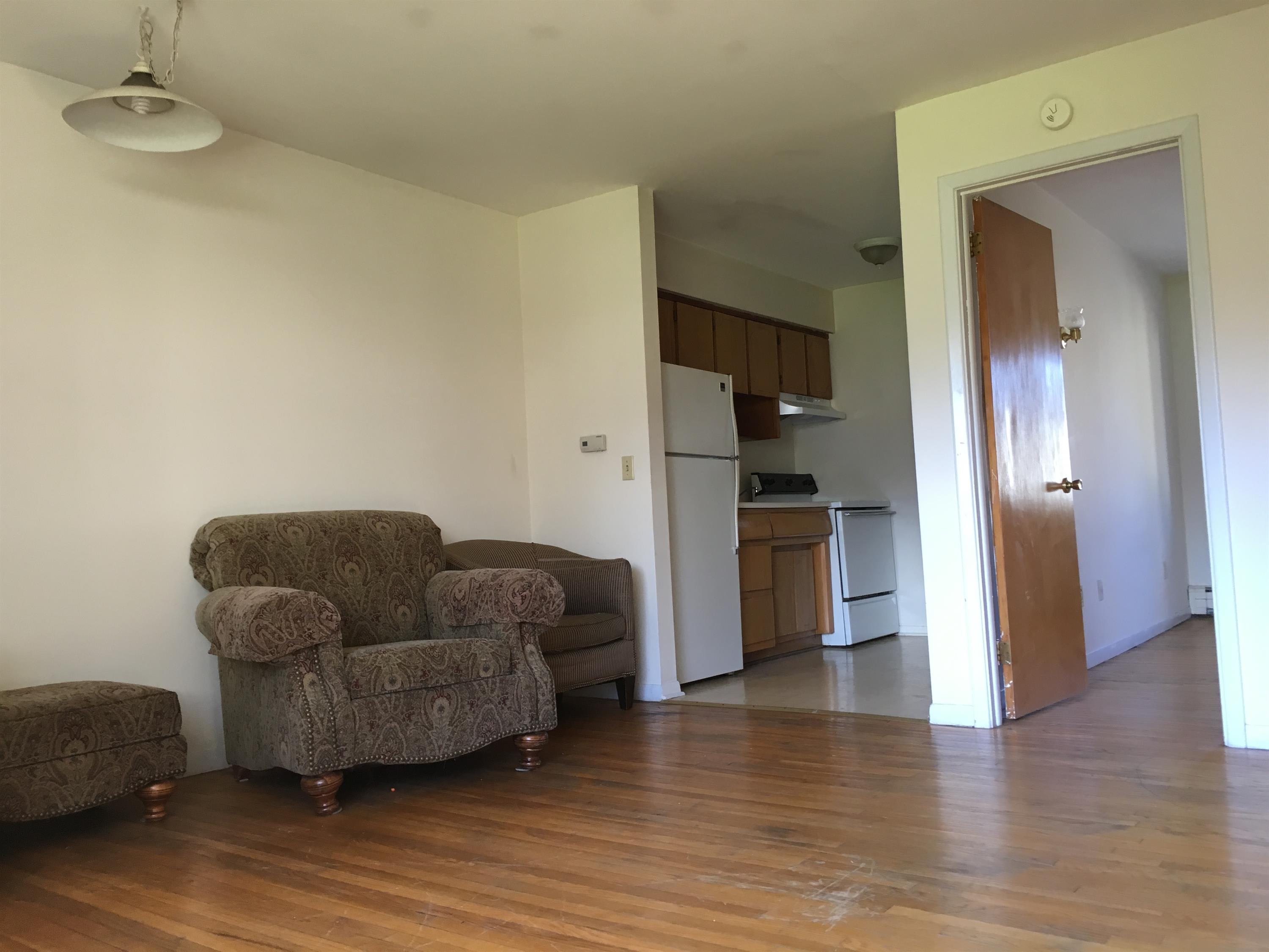 477 Winton Road North 1 – photo 3