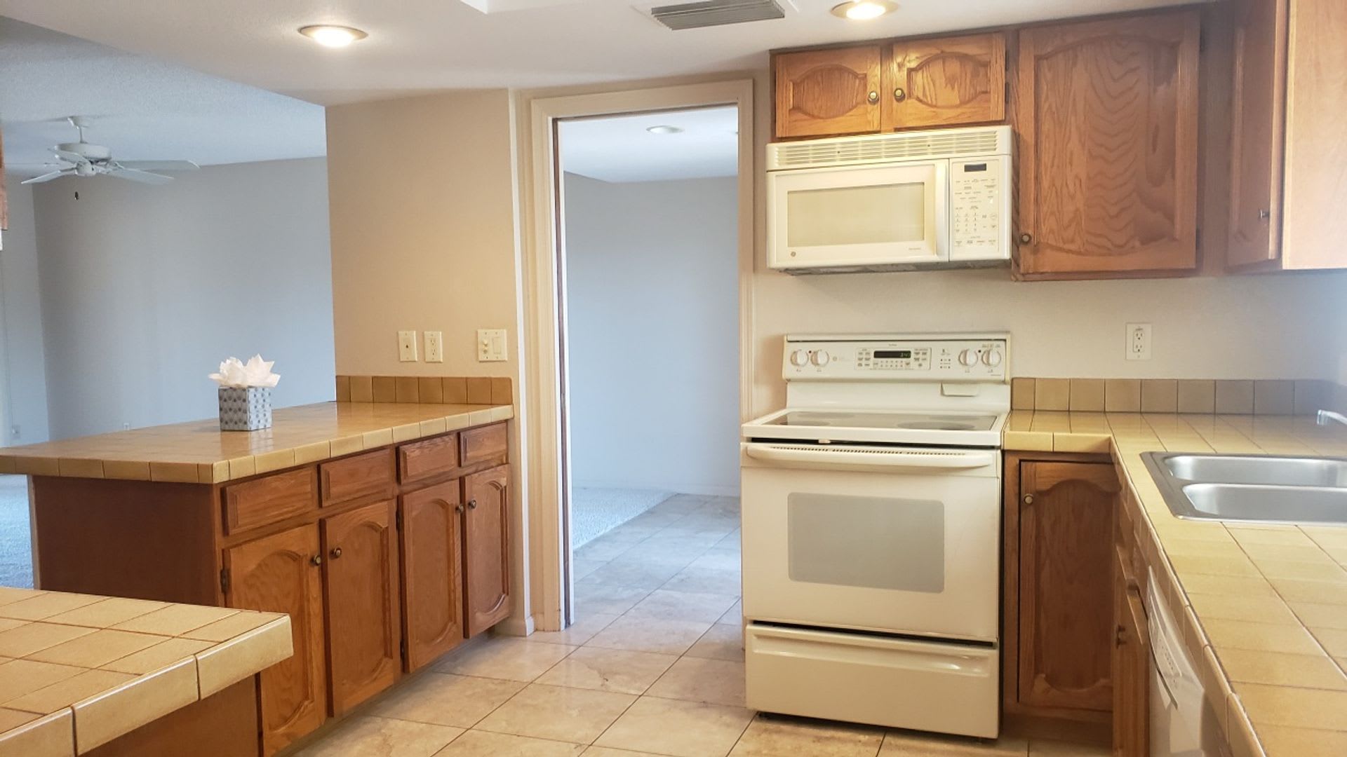 UNFURNISHED Great single faimly home. – photo 2