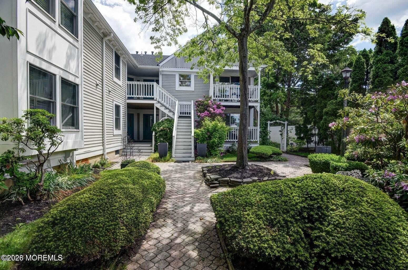 606 Bay Avenue – photo 1