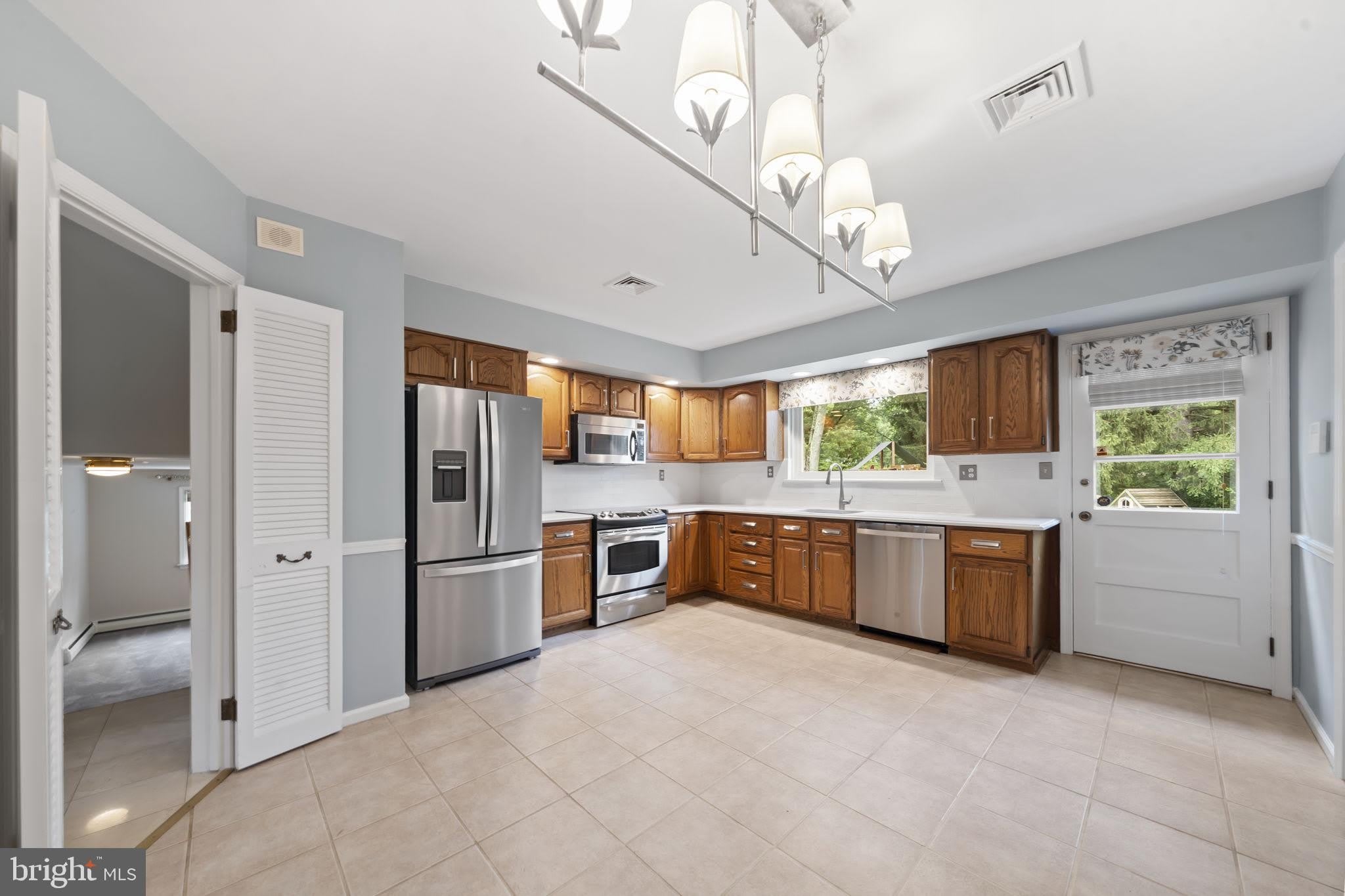 1026 WALTHAM Road – photo 5