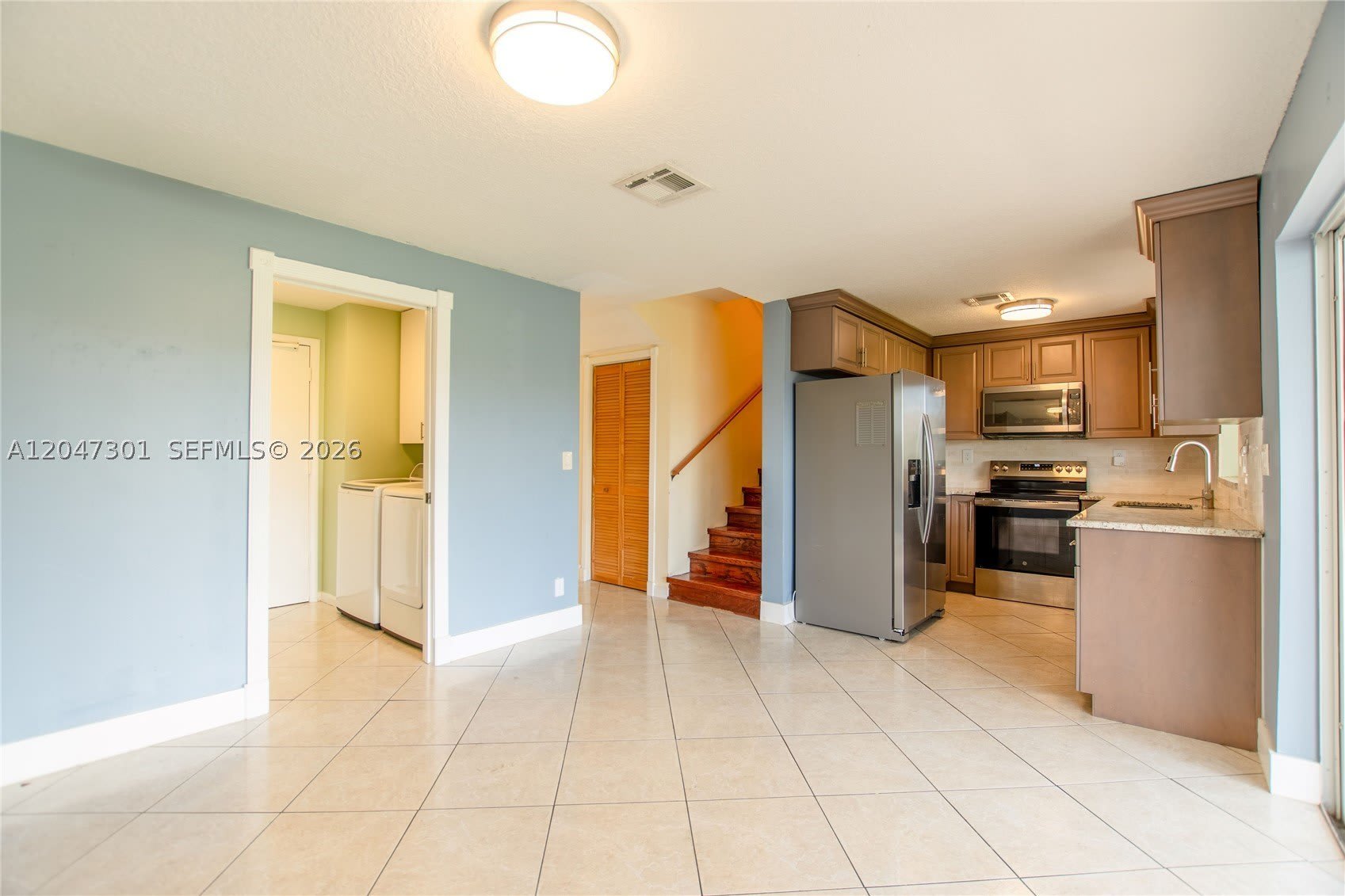 9803 NW 37th St – photo 2