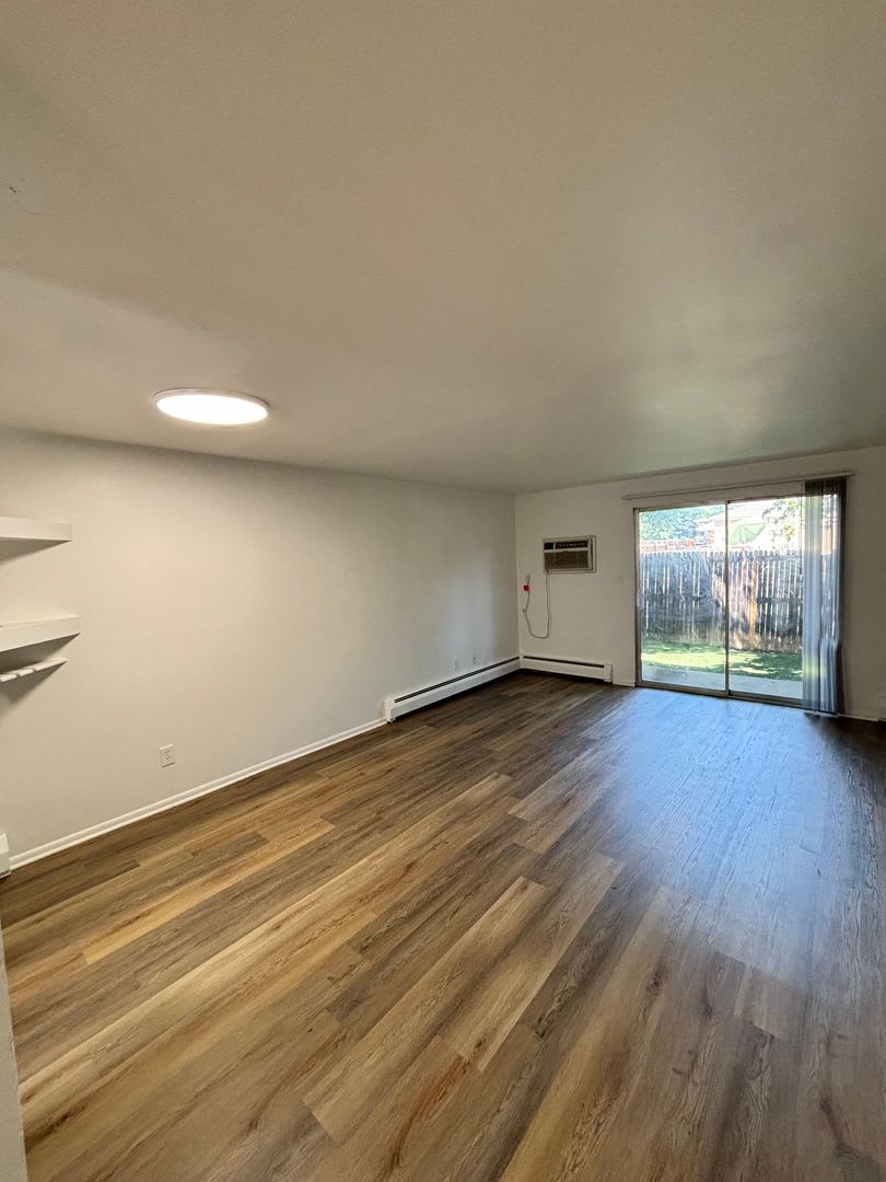 250 Off One Months Rent Spacious Townhome Convenient Location Easy Denver Access Available Now – photo 4