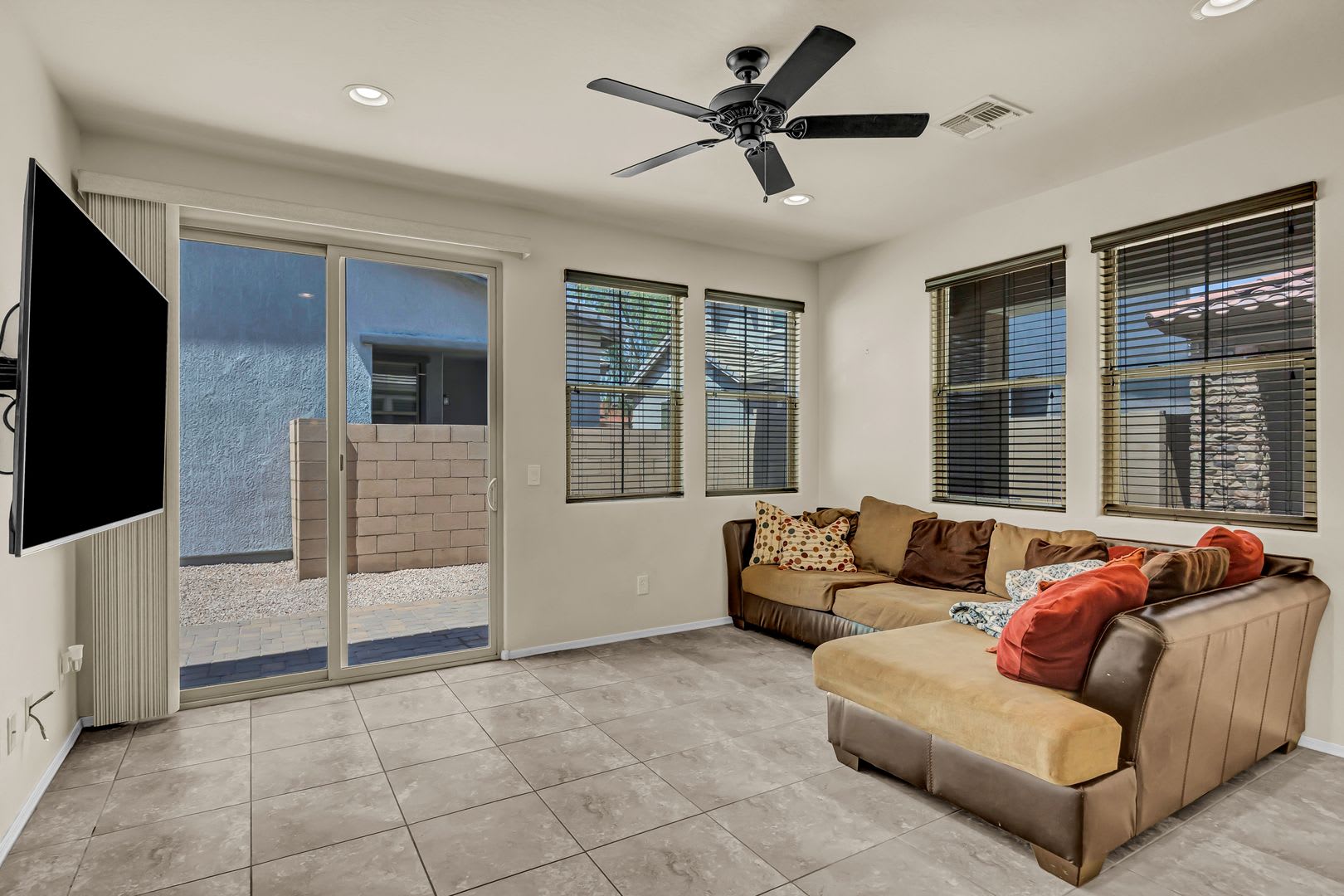 5662 E Butte St – photo 5