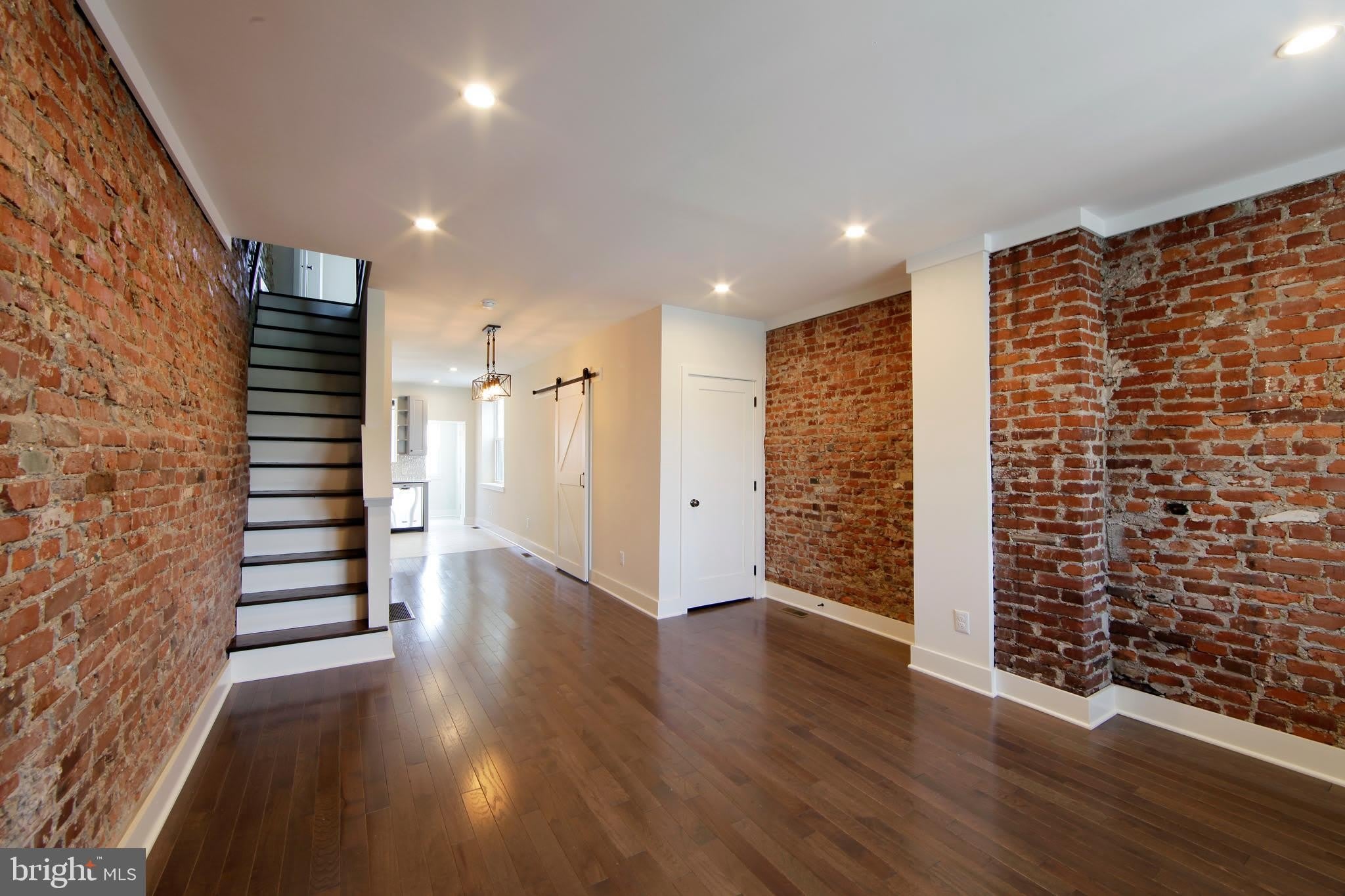 2677 ARAMINGO Avenue – photo 5