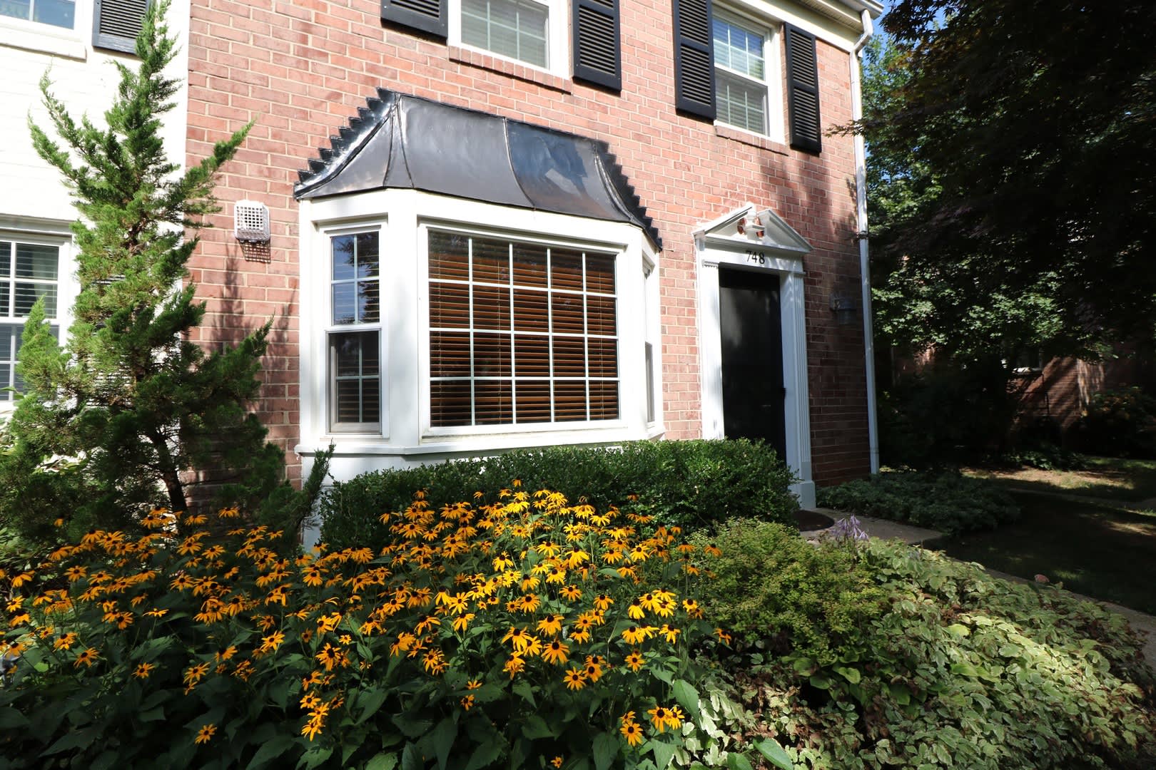 Coming Soon Updated End Unit 3 2 5 At Regents Square In Woodley Gardens – photo 1