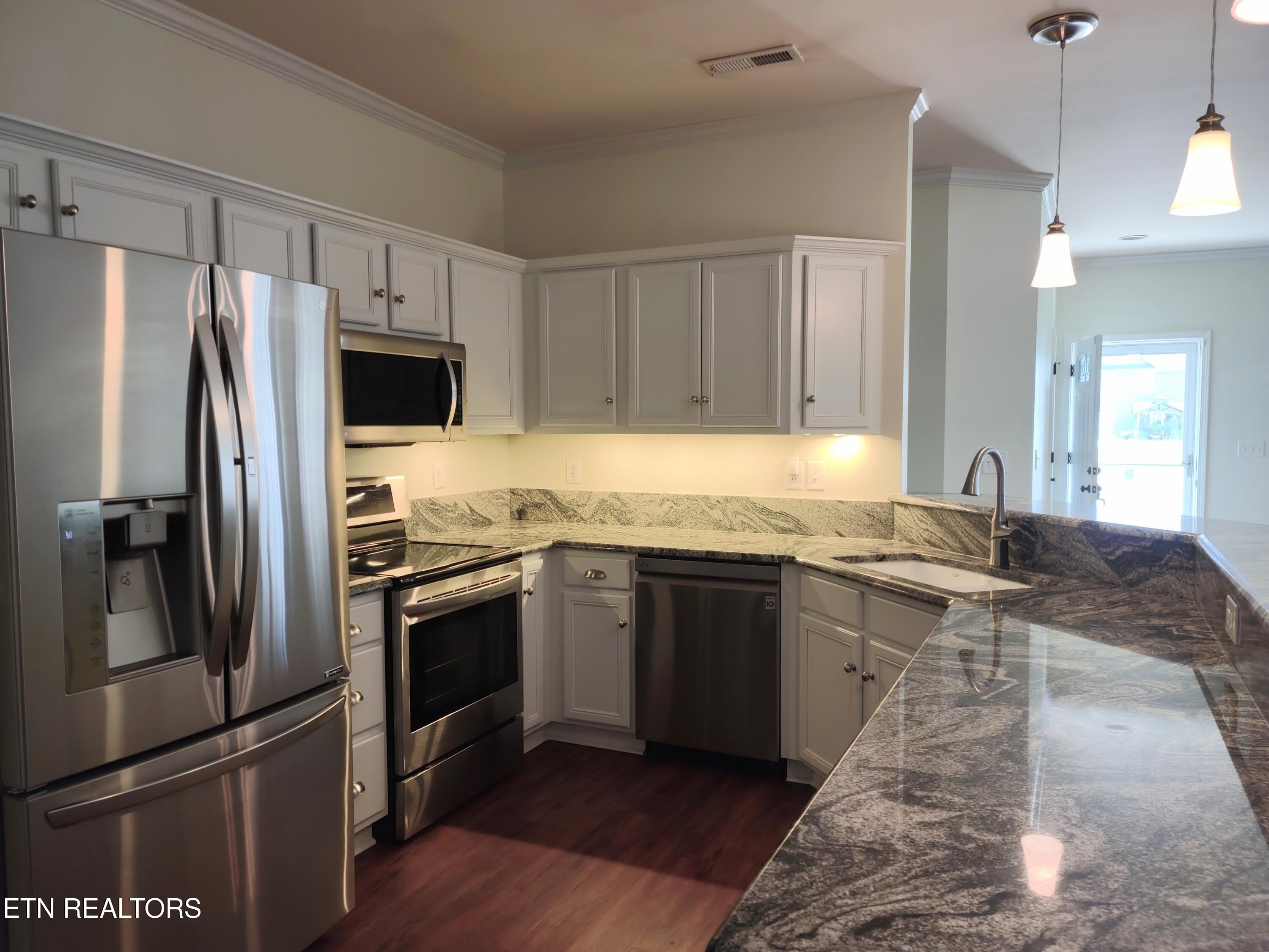 144 Hardinberry St – photo 4